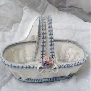 Lladro small basket w/ blue lace & flowers porcelain